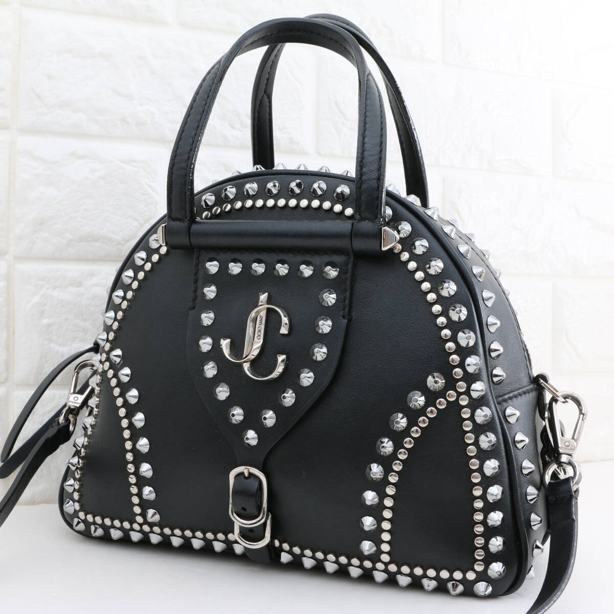 美品 JIMMY CHOO ジミーチュウ ヴァレンヌ 2way ボーリングバッグ JC スタッズ ショルダーバッグ 斜めがけ レザー 黒色 ブラック 金具拍卖