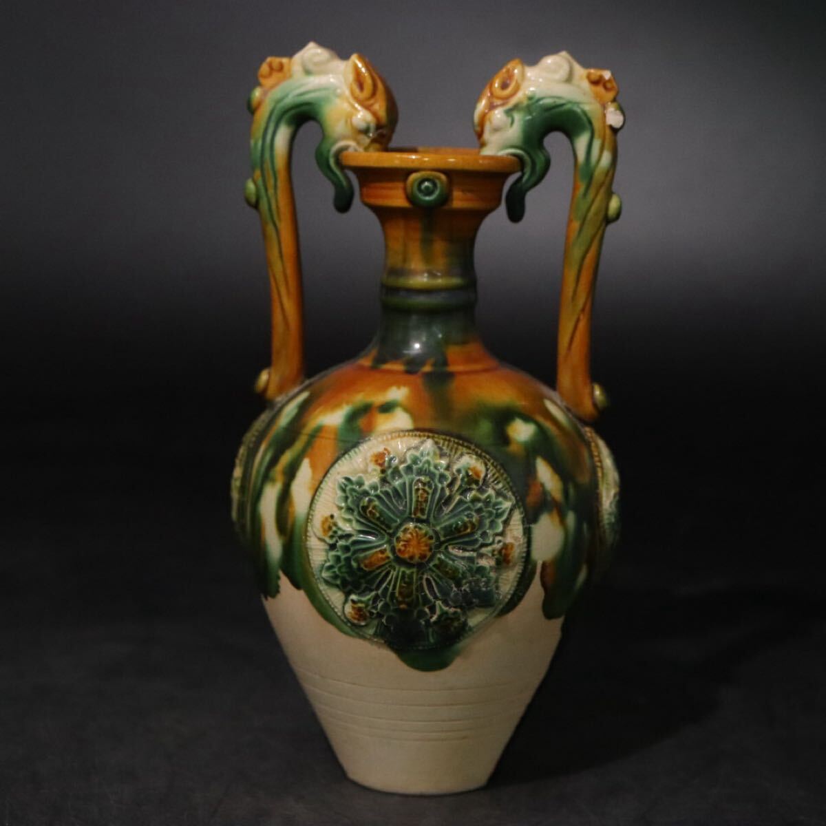 三彩 双龍 浮彫 細工 小壺 / 中国美術 細工物 交趾 煎茶道具 花瓶 .B1169拍卖