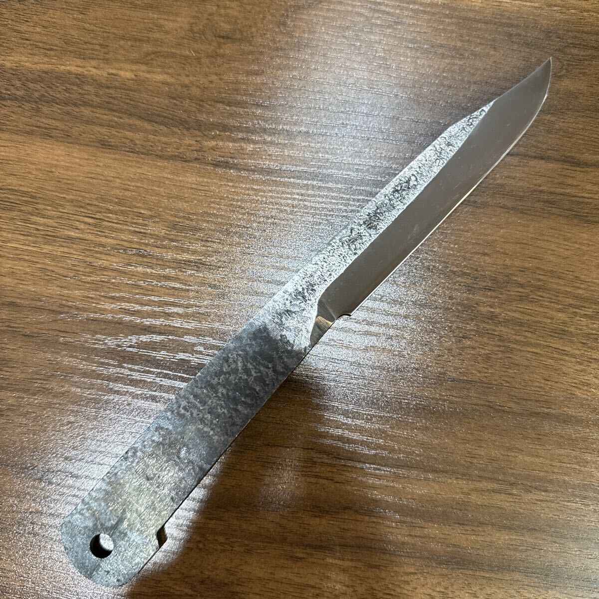 【新品 土佐打刃物】 アウトドアナイフ ハンティングナイフ 槌目 青紙1号 両刃拍卖