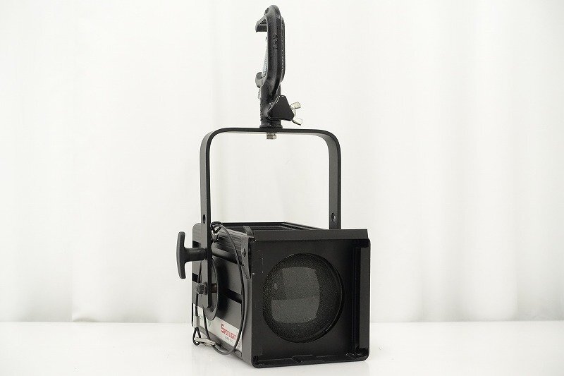 ■□SPOTLIGHT FresneLED C100 DMX LEDステージライト 照明 ブラケット付 スポットライト□■029207038J□■拍卖