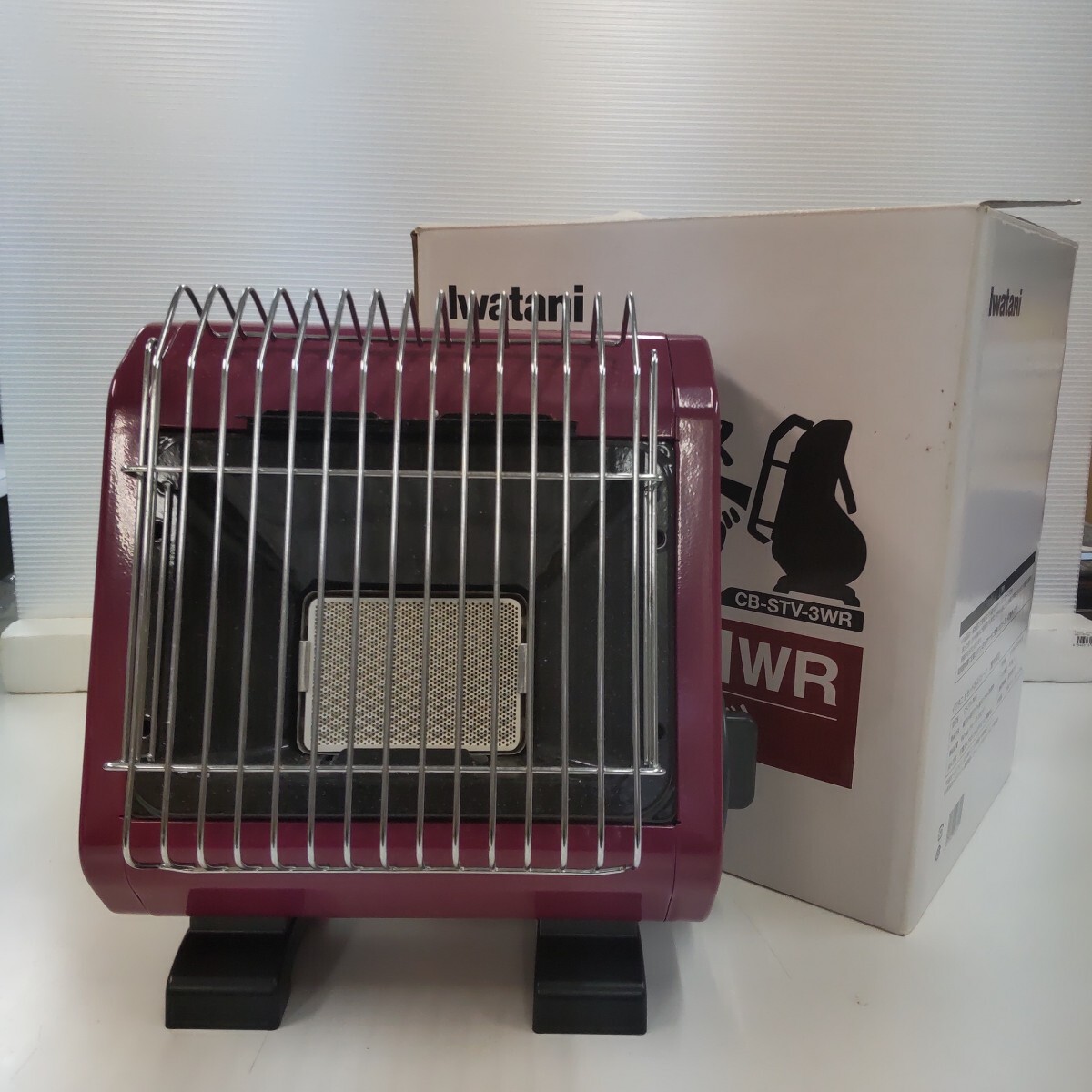 s725 Iwatani CB-STV-3WR イワタニ カセットガスストーブ 屋内専用 ワインレッド 圧電点火方式 暖房器具 動作未確認拍卖