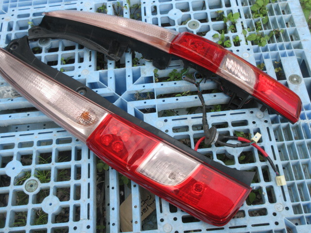 送料無料★ ダイハツ ムーヴLA100S テールライト コイト220-51059  管番1025オフィスライド拍卖