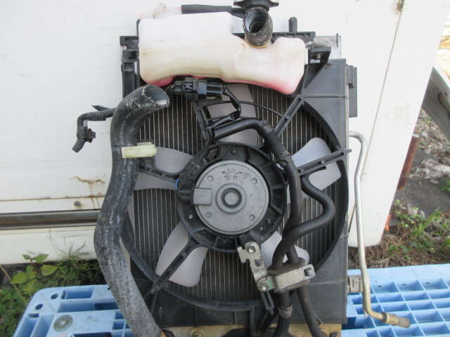 送料無料★ ダイハツ ラジエーター デンソー ラジエター電動ファン付 168000-1120 管番1025ポール裏拍卖