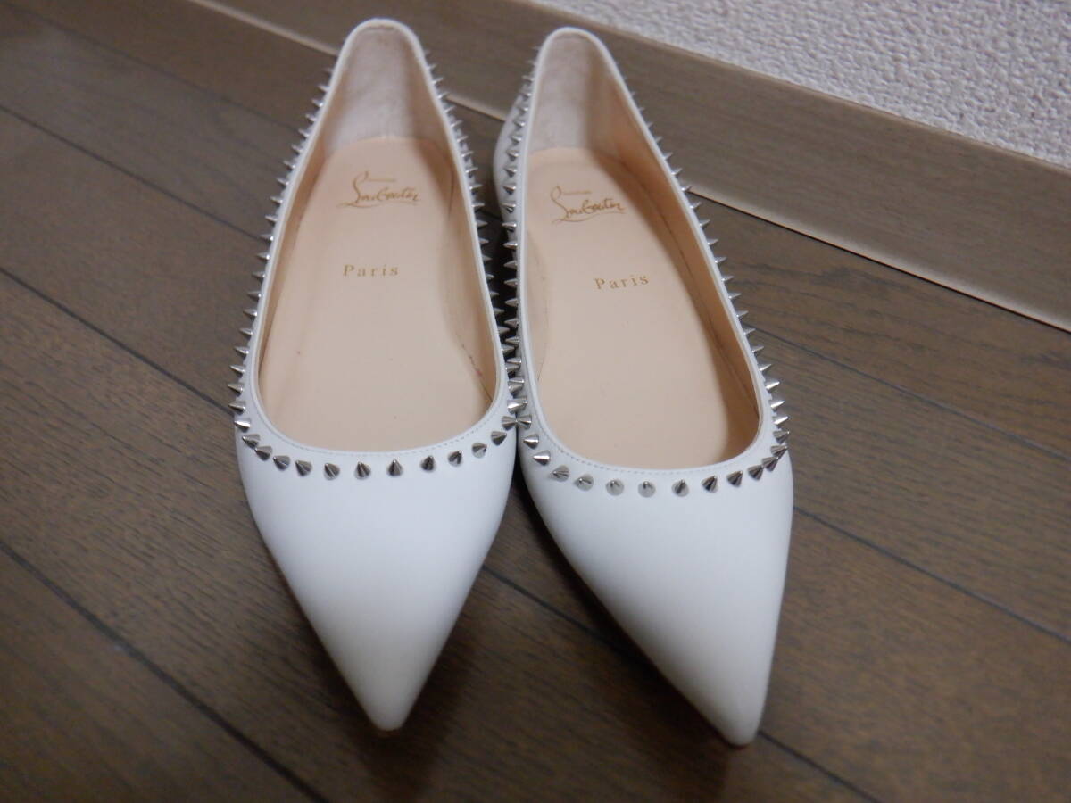 ★クリスチャンルブタン スタッズ付きフラットパンプス サイズ38 白美品拍卖