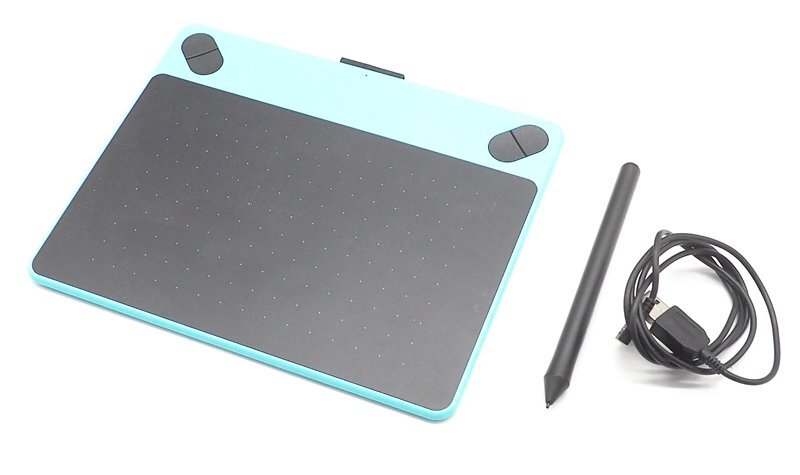 ワコム Intuos Comic 【旧モデル】ペン&タッチ マンガ・イラスト制作用モデル Sサイズ ミントブルー CTH-490/B1 中古拍卖