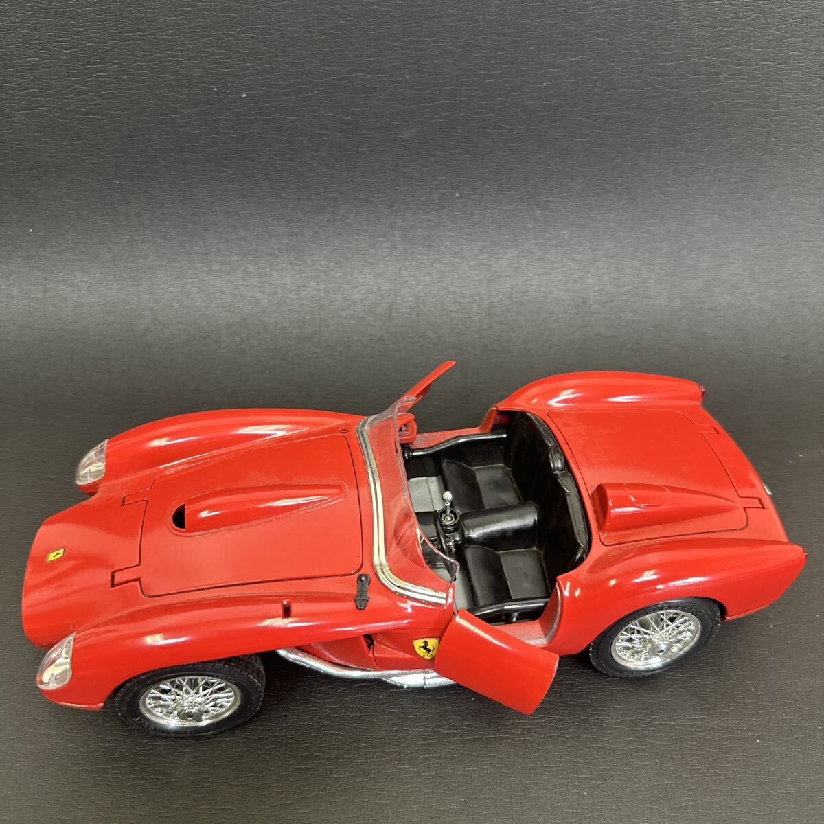 Burago 1/18 - フェラーリ 250 テスタロッサ 1957 ロッソ レッド 拍卖