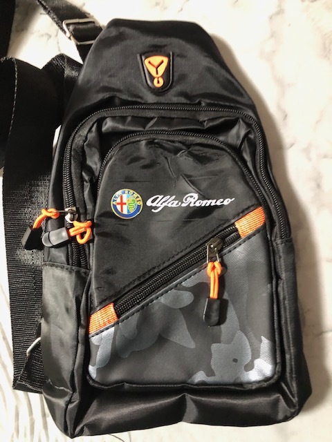 さり気なく目立つ!アルファロメオロゴ グレー 軽量ボディーバッグ ジュリア ジュリエッタ ベローチェ 145 159 155 MC20 MITO拍卖