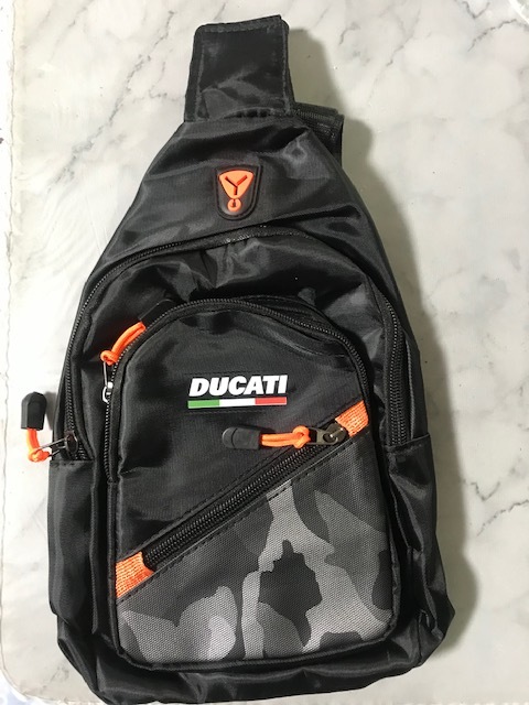 さり気なく目立つ!DUCATIロゴ 黒色 迷彩軽量ボディーバッグ ドカティ 999 ムルティストラーダ  SS900 Monster696 拍卖