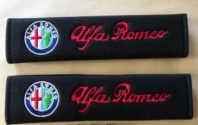 送料無料!かなり目立つ アルファロメオ ロゴ 黒 シートベルトパッド MITO ジュリア ジュリエッタ 145 159 155拍卖