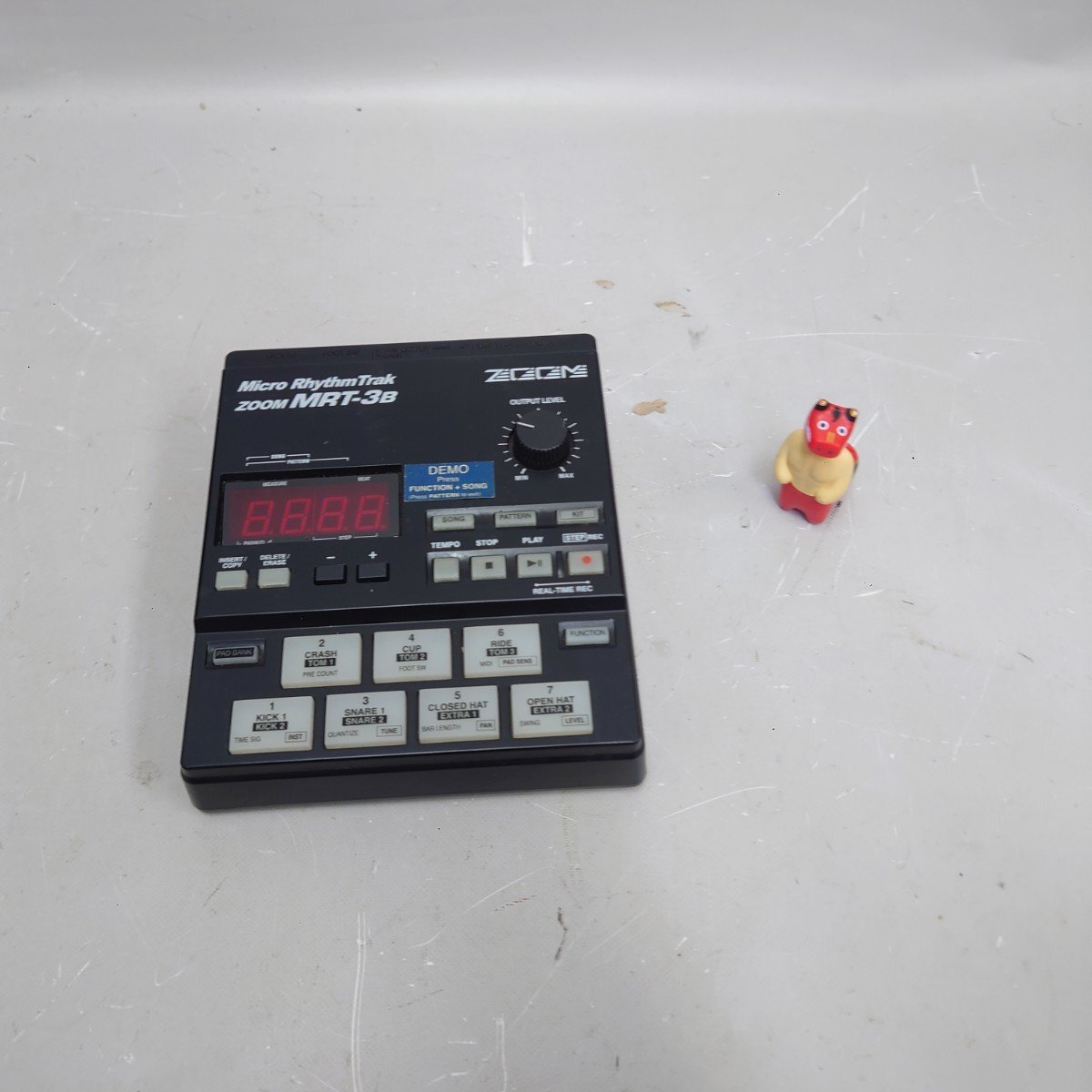 ZOOM MRT-3B リズムマシン ドラムマシン 音源 本体のみ 送料無料|ズーム(z-2268)拍卖