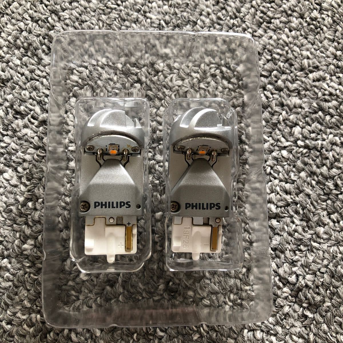 50929MEL1600 送料無料 2本セット PHILIPS フィリップス X-tremeUltinon LEDバルブ T20シングル ウインカー用 180ルーメン アンバー 中古拍卖