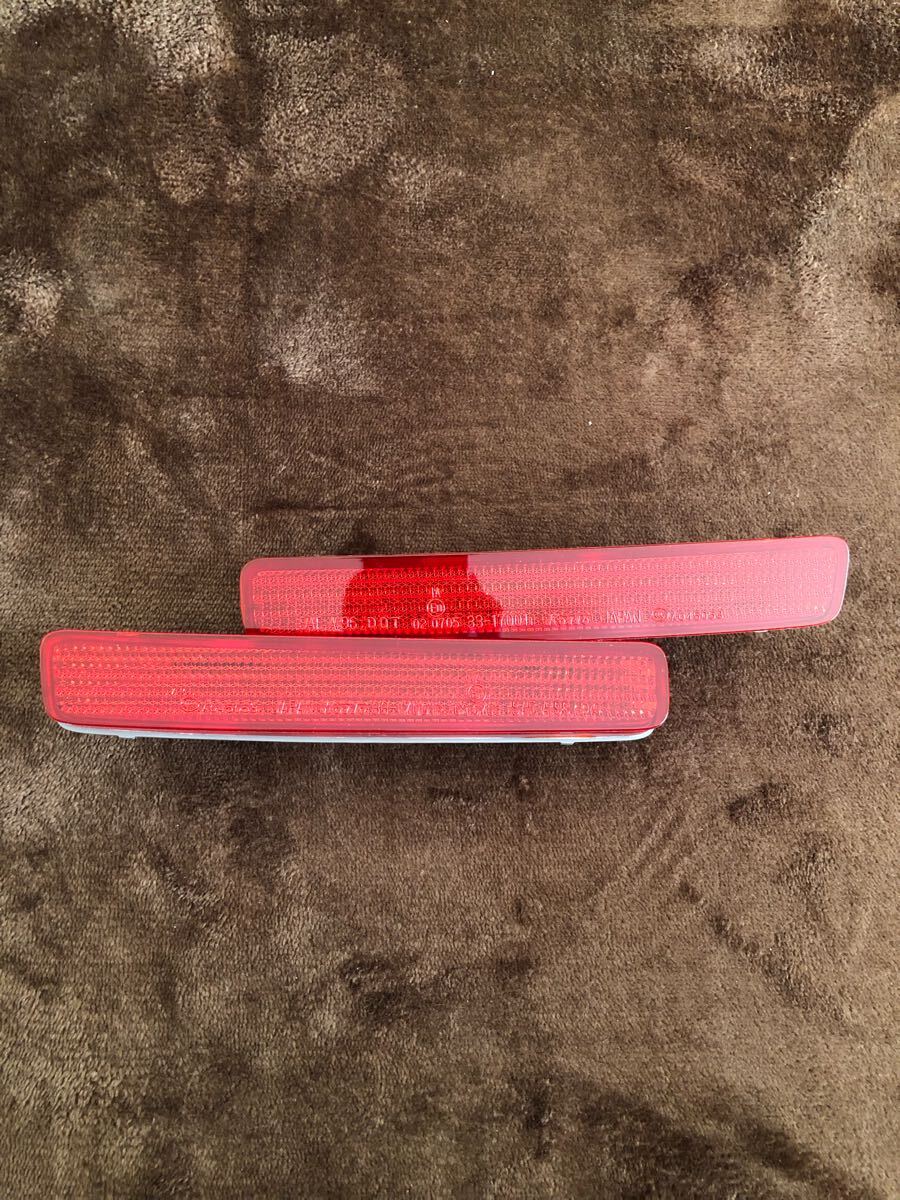 51026UPG550 送料無料 トヨタ純正 ノア ZRR80G 80系 リアバンパーリフレクターセット 左右セット 反射板 KOITO コイト 33-17001 中古拍卖