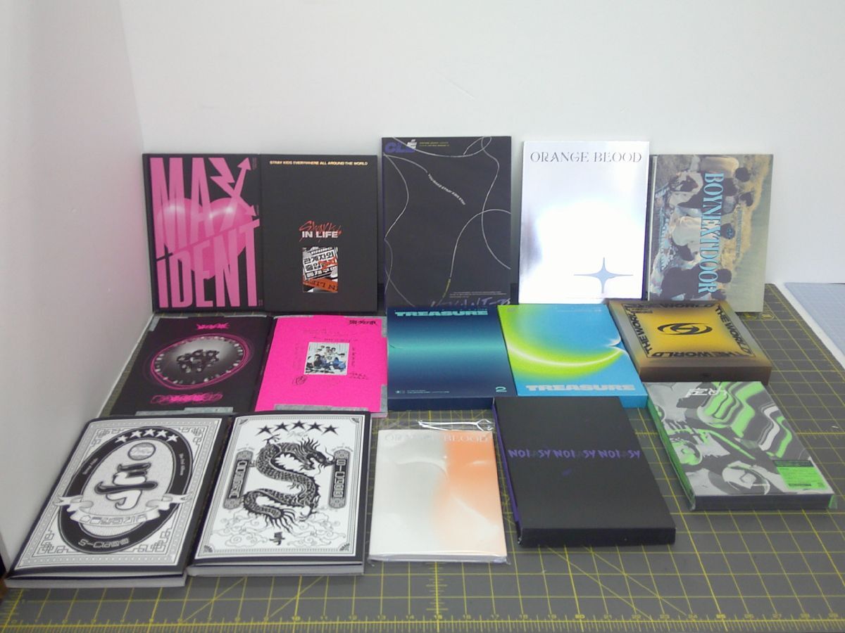 08 送120サ 1103YB25 男性 K-POP Stray kids.SEVENTEEN.ENHYPEN.TREASURE他 CD.DVD.カード まとめ売り拍卖