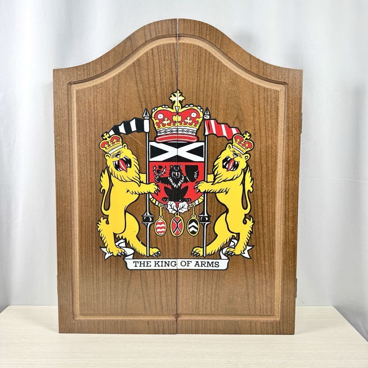 ビンテージ 木製 ダーツボード セット THE KING OF ARMS 英国風 56×43cm ダーツ付き 壁掛けタイプ s6拍卖