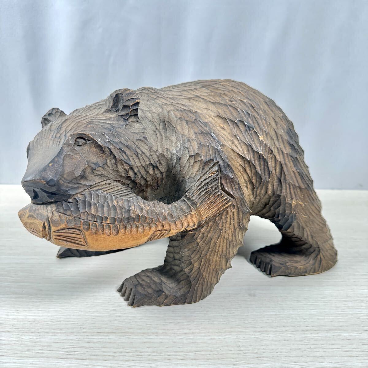 北海道 木彫り熊 s5 鮭くわえ熊 置物 彫刻 民芸品 工芸品 インテリア 北海道土産 約30cm 1815g 木彫り彫像拍卖