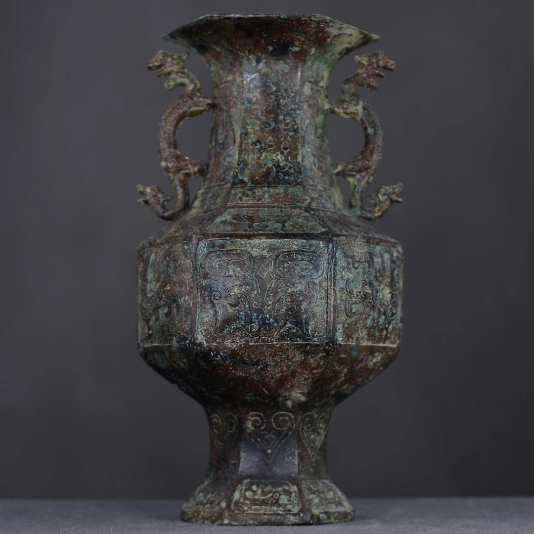 館蔵 漢代 青銅器 六角雙龍瓶 古董品 時代物 賞物 貴重 稀少珍品 中国古美術 古美味 蔵出拍卖