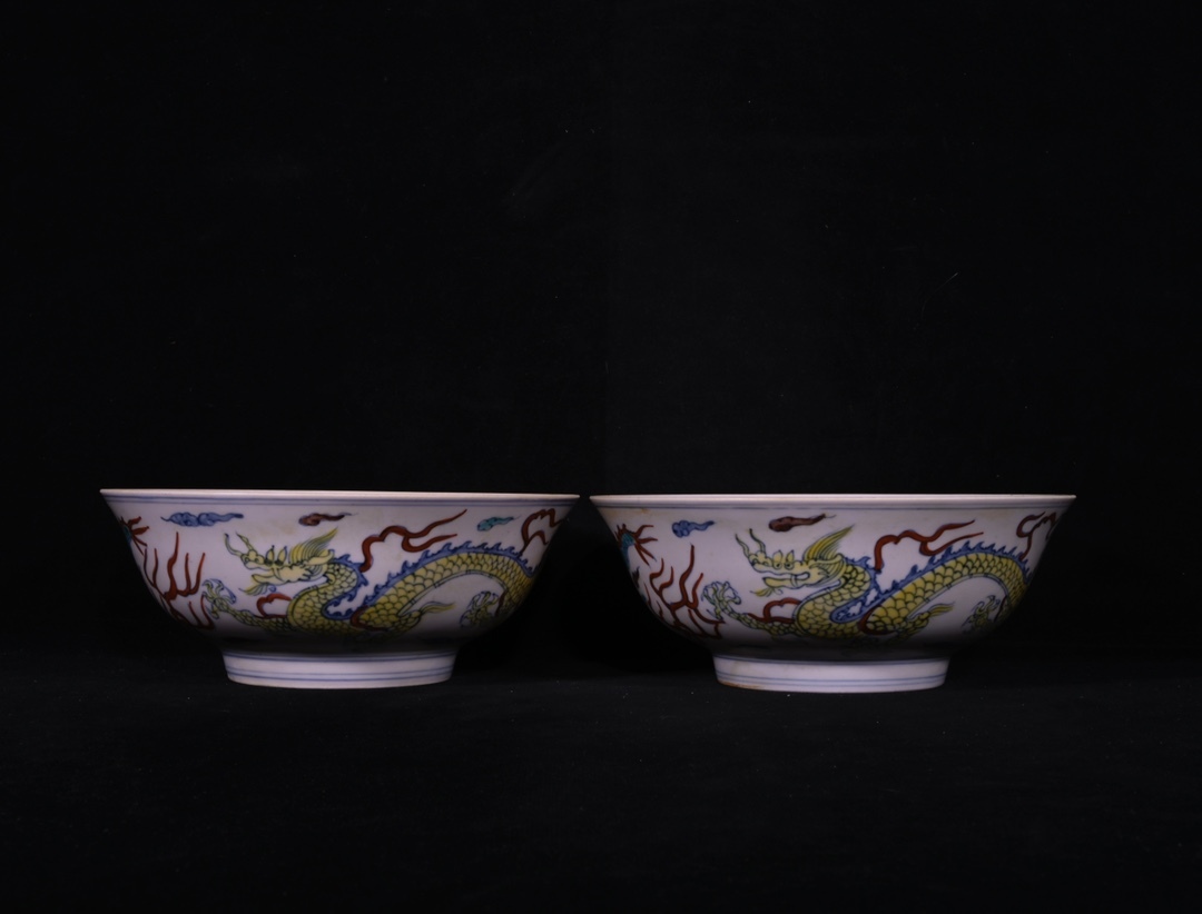 館蔵 明代 成化 紅胎 斗彩 龍紋 碗 一対 古陶瓷品 陶藝 古董品 時代物 賞物 貴重 稀少珍品 中国古美術 古美味 蔵出拍卖
