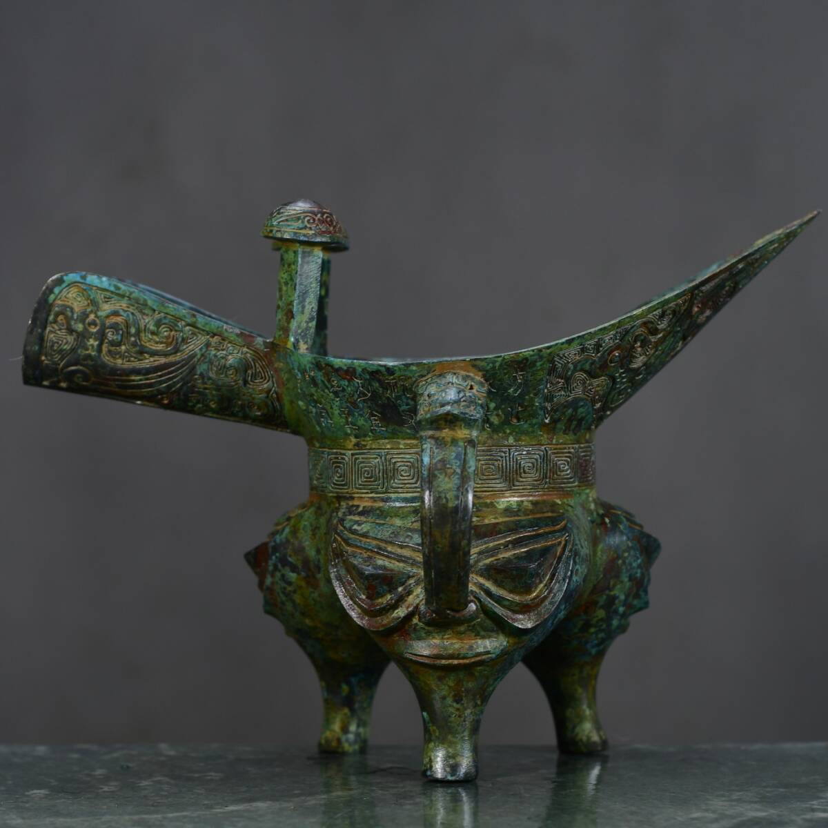 館蔵 漢代 青銅器 人物 爵杯 古董品 時代物 賞物 貴重 稀少珍品 中国古美術 古美味 蔵出拍卖