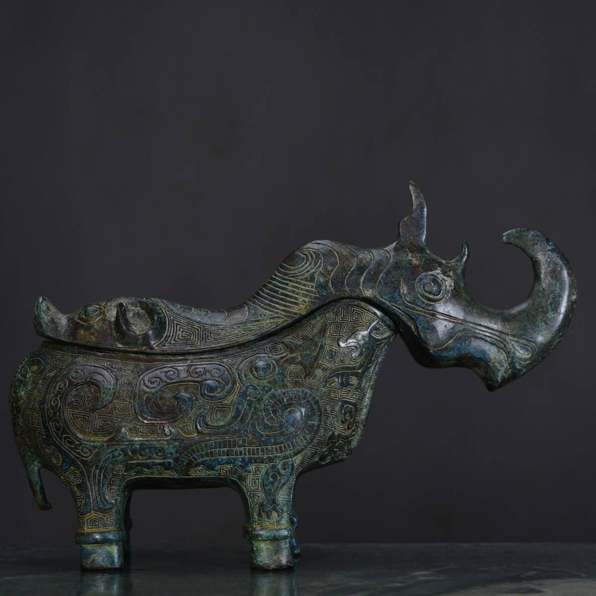 館蔵 西周 青銅器 犀牛尊 古董品 時代物 賞物 貴重 稀少珍品 中国古美術 古美味 蔵出拍卖