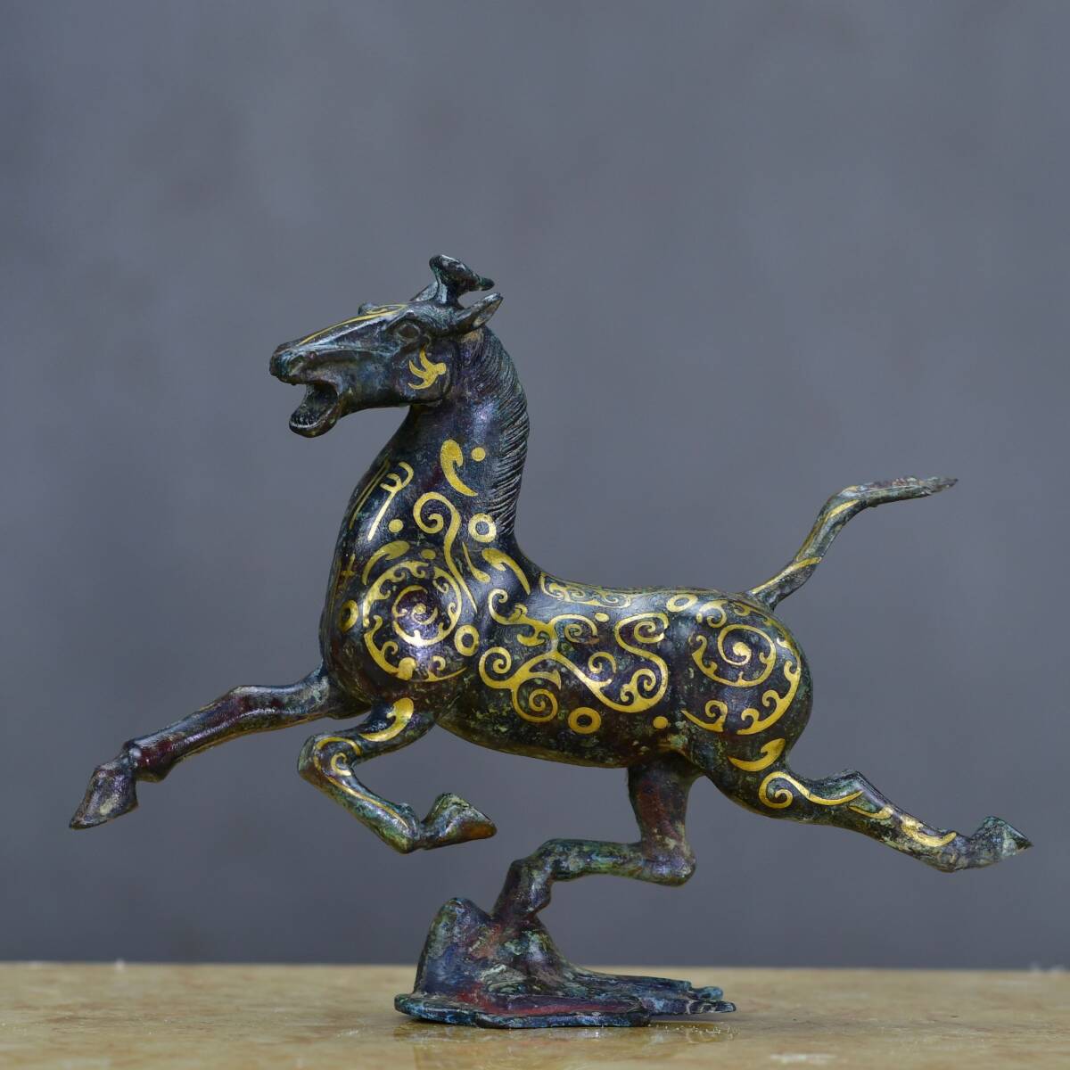 館蔵 戰漢 青銅器 錯金 鏈子 馬踏飛燕 古董品 時代物 賞物 貴重 稀少珍品 中国古美術 古美味 蔵出拍卖