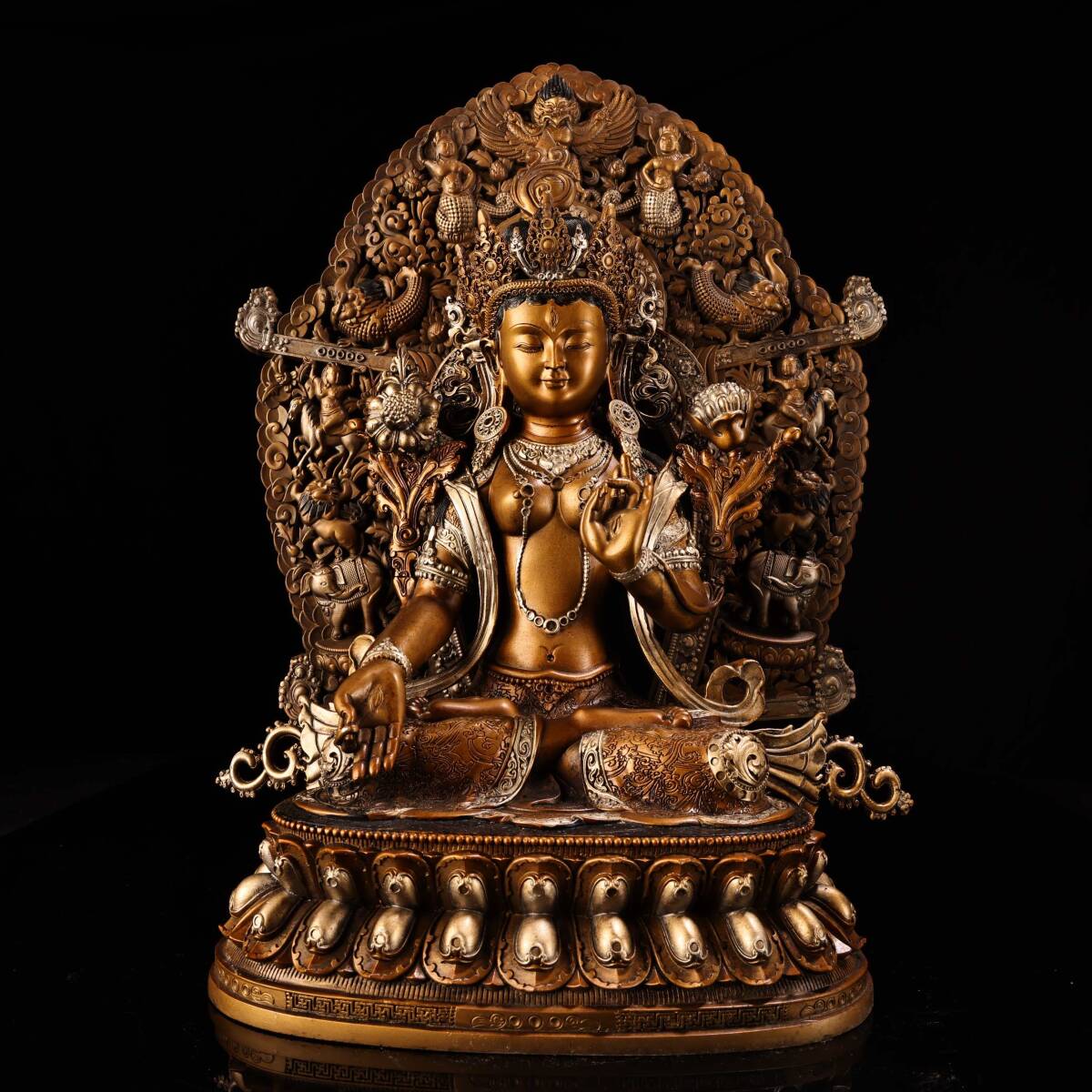 館蔵 古銅彫 鏨刻 描金 白度母 仏像 古董品 時代物 賞物 貴重 稀少珍品 中国古美術 古美味 蔵出拍卖