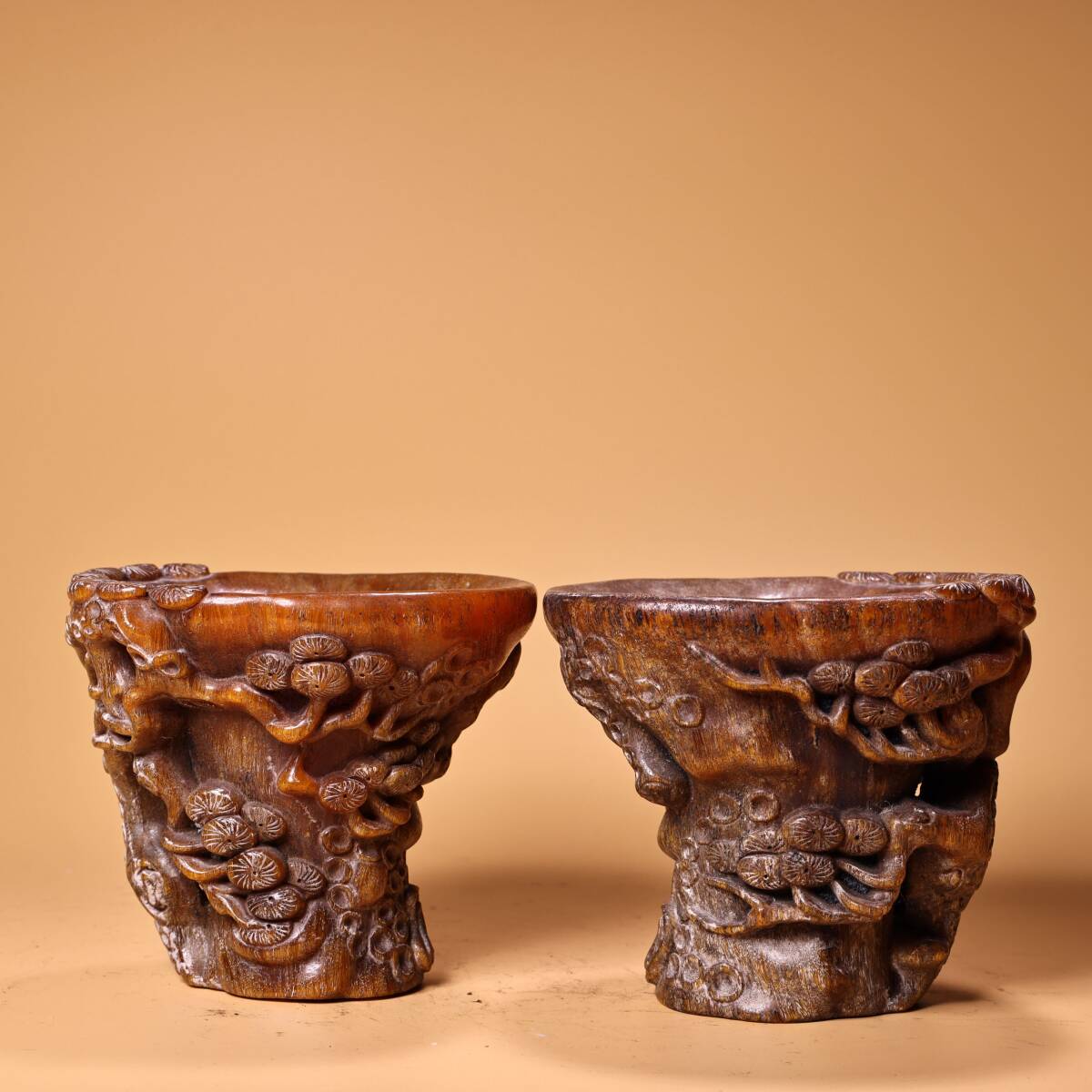 館蔵 牛角尖 酒杯 一対 古董品 時代物 賞物 貴重 稀少珍品 中国古美術 古美味 蔵出拍卖