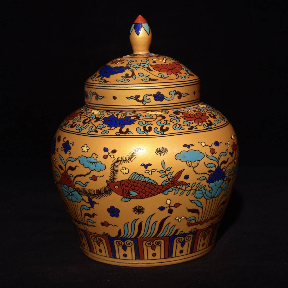 館蔵 明代 成化 五彩 魚藻紋 蓋罐 古陶瓷品 陶藝 古董品 時代物 賞物 貴重 稀少珍品 中国古美術 古美味 蔵出拍卖