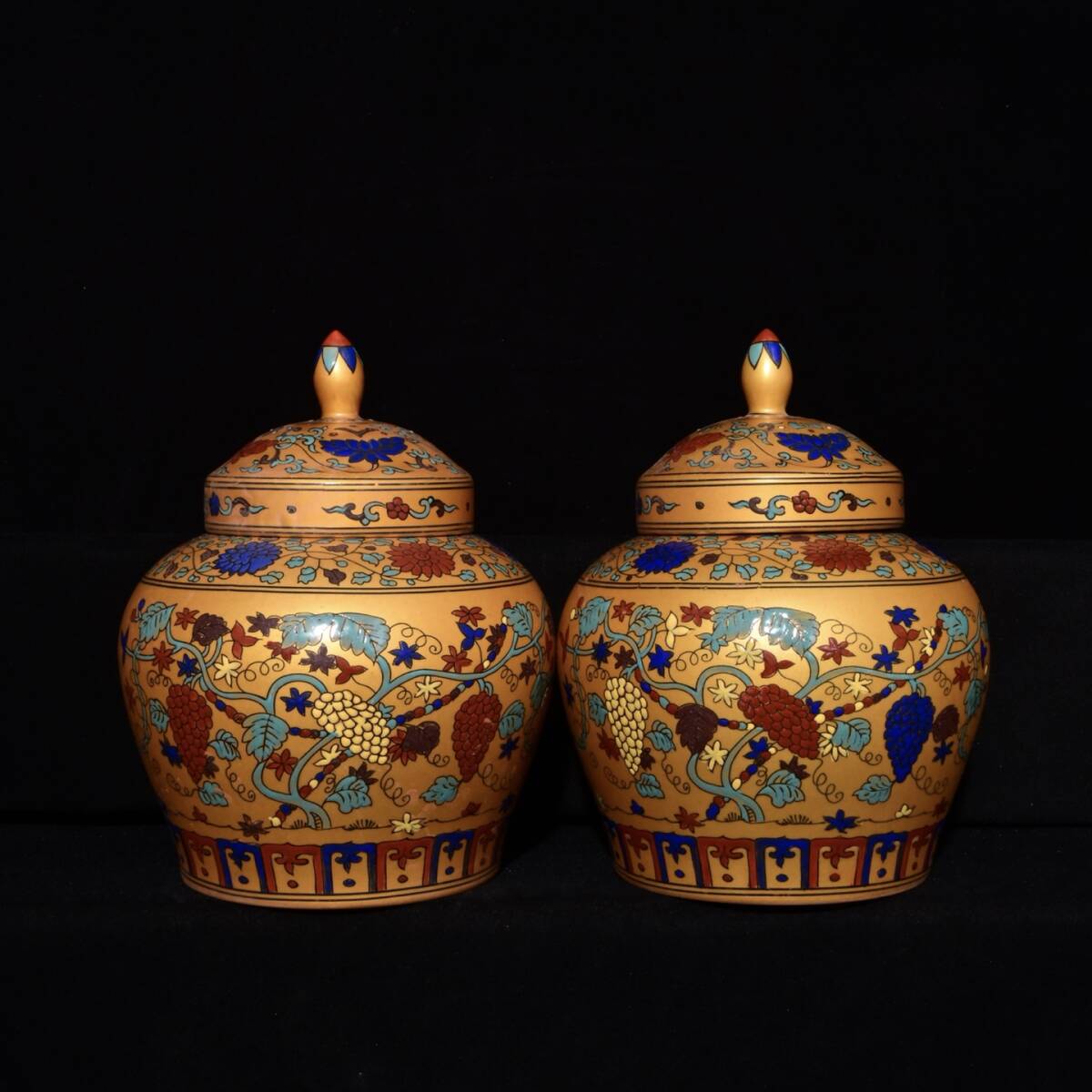 館蔵 明代 成化 五彩 蓋罐 古陶瓷品 陶藝 古董品 時代物 賞物 貴重 稀少珍品 中国古美術 古美味 蔵出拍卖
