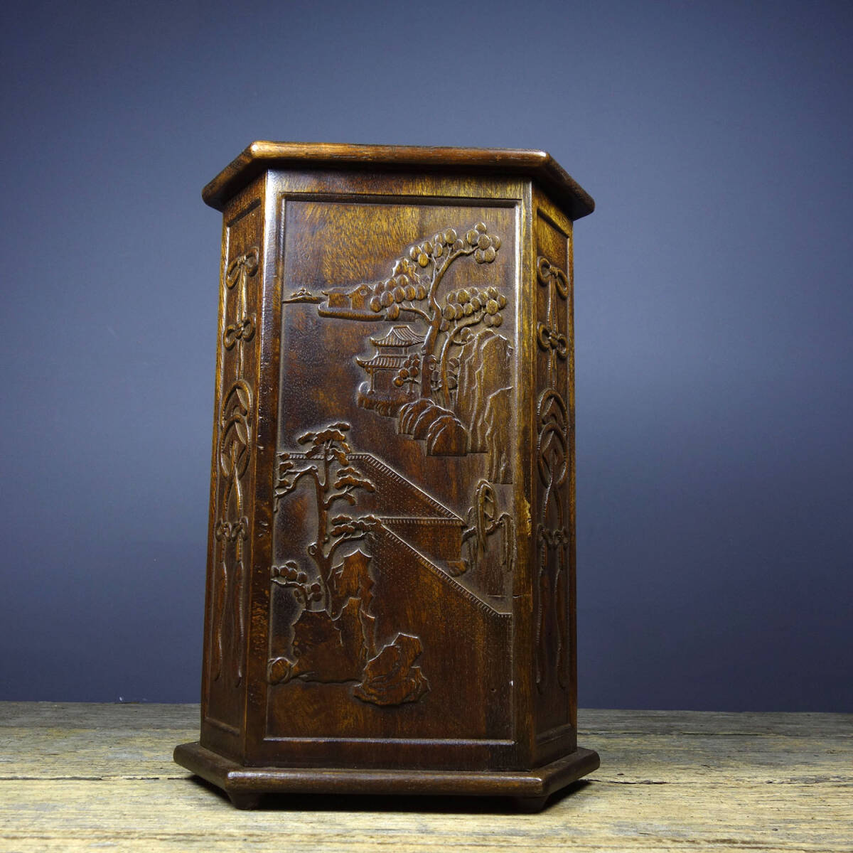 館蔵 花梨木彫 山水 筆筒 古董品 時代物 賞物 貴重 稀少珍品 中国古美術 古美味 蔵出拍卖