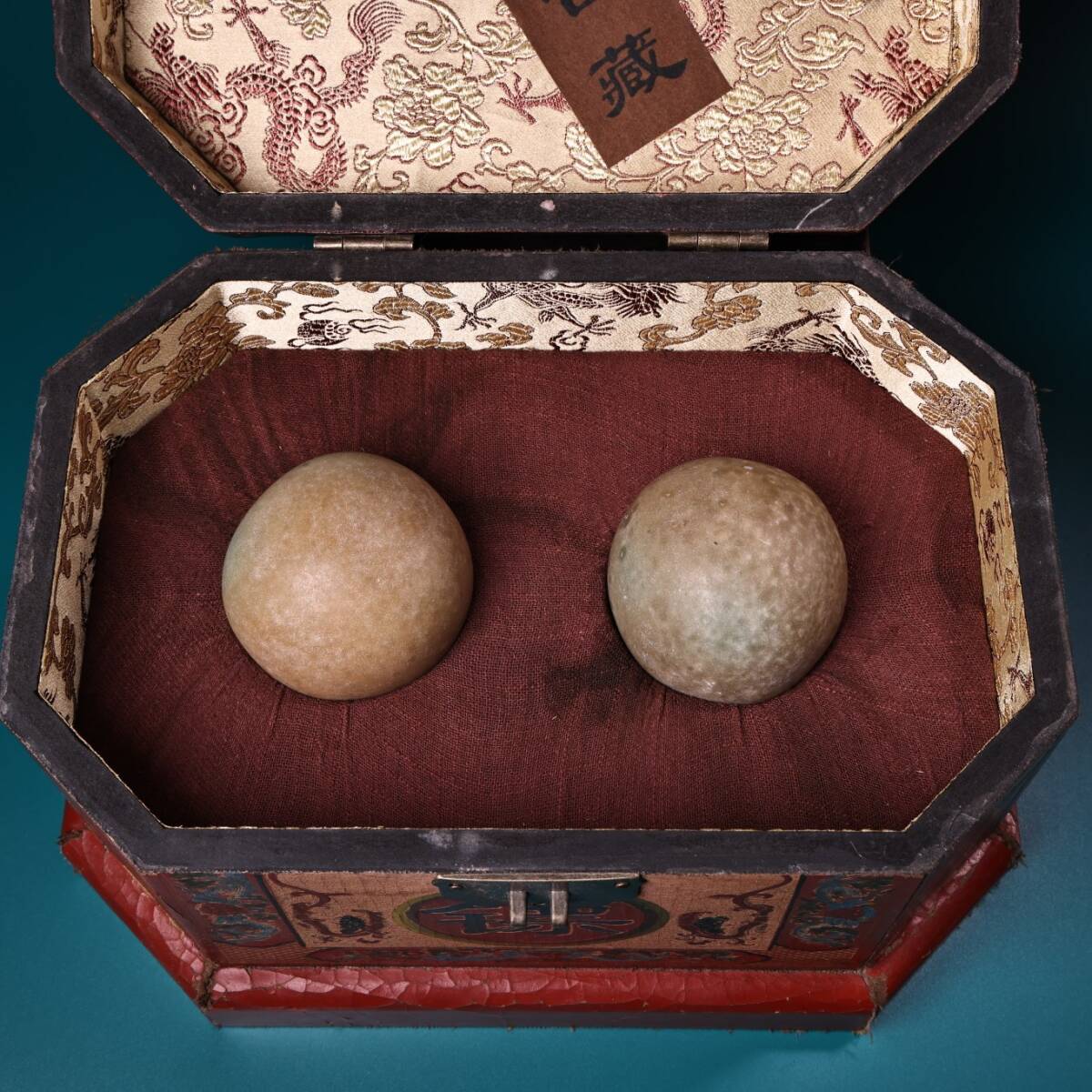 館蔵 清時代 宮廷御蔵 夜光石 夜明珠 原石 球 大丸60mm 2點同出 共箱 中国古美術 古美味 蔵出拍卖
