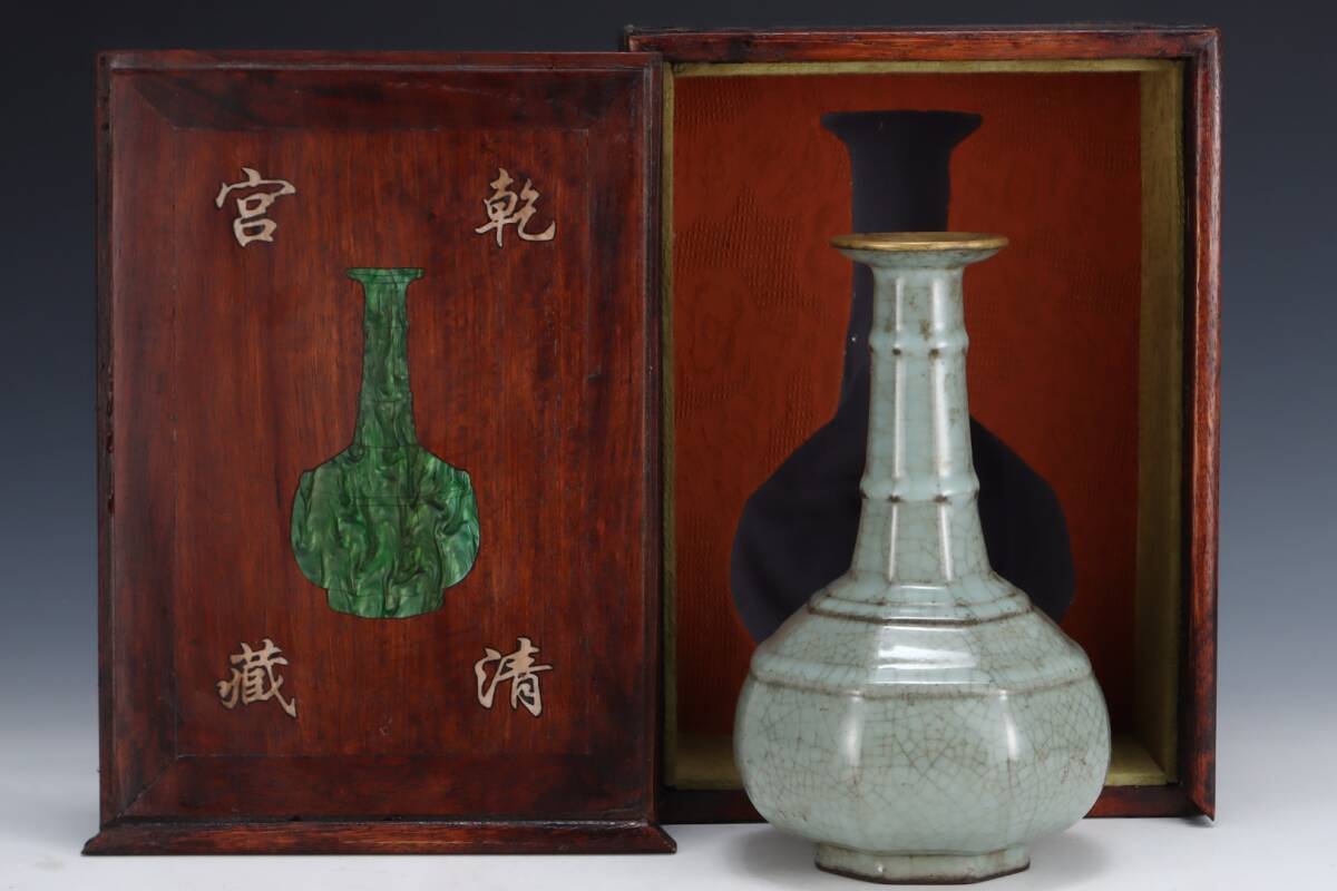 館蔵 宋代 官窯 八方竹節 長頸瓶 古陶瓷品 陶藝 古董品 時代物 賞物 貴重 稀少珍品 中国古美術 古美味 蔵出拍卖