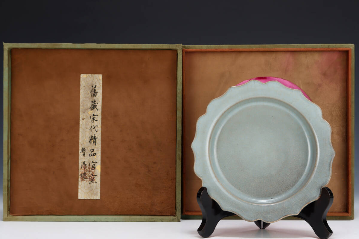館蔵 宋代 官窯 葵口盤 古陶瓷品 陶藝 古董品 時代物 賞物 貴重 稀少珍品 中国古美術 古美味 蔵出拍卖
