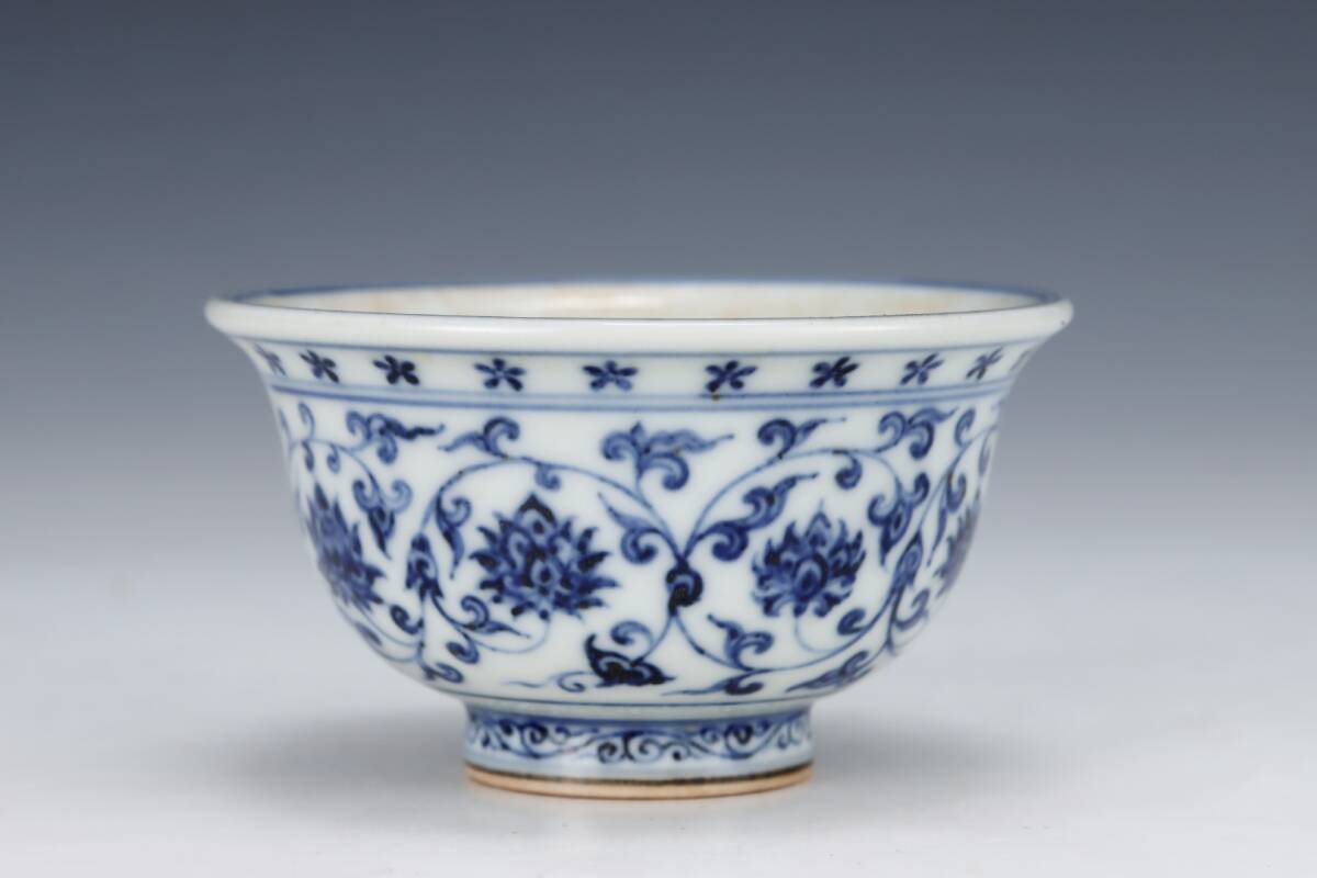 館蔵 明代 永樂 青花 蓮紋 壓手杯 古陶瓷品 陶藝 古董品 時代物 賞物 貴重 稀少珍品 中国古美術 古美味 蔵出拍卖