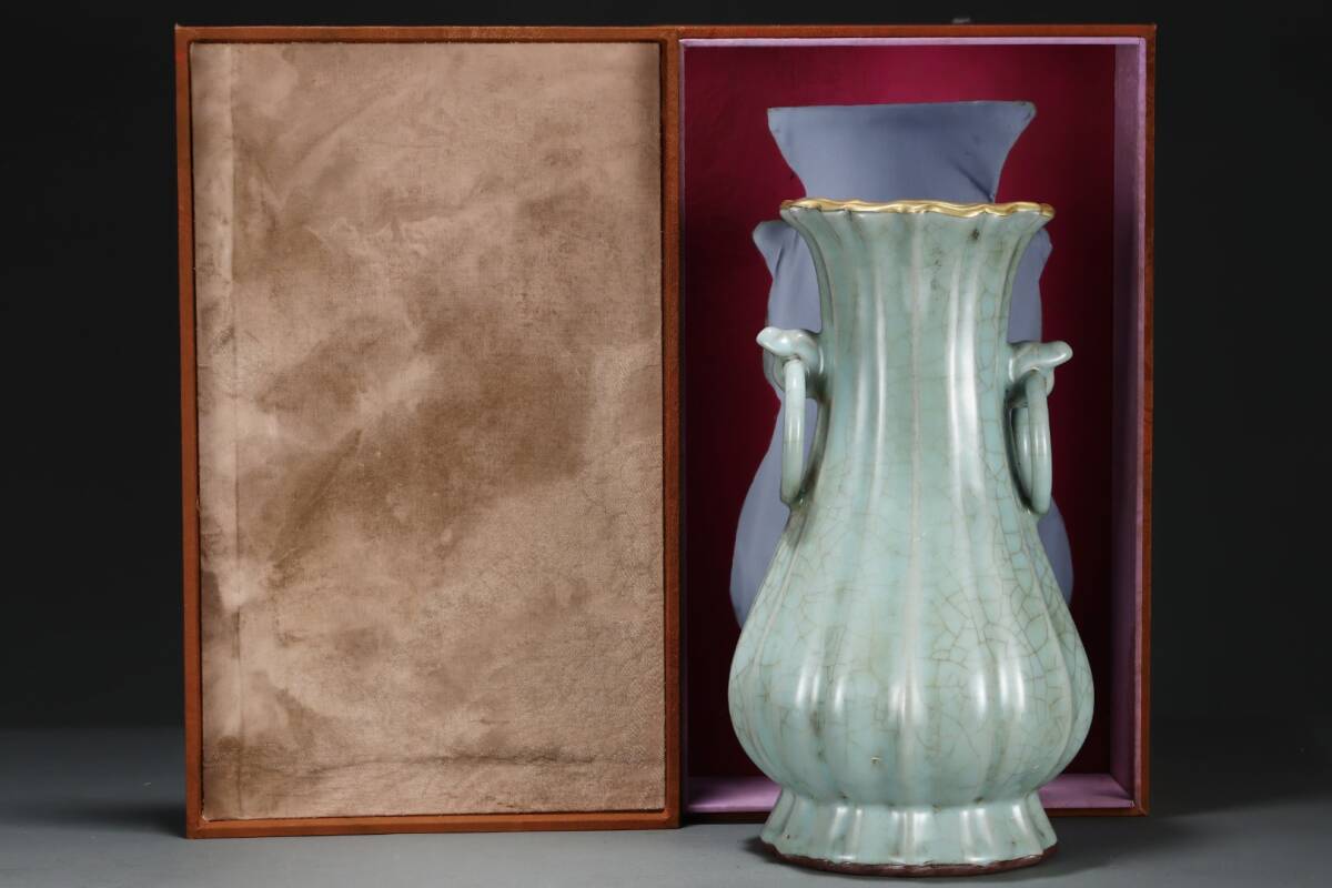 館蔵 宋代 官窯 葵口貫耳瓶 古陶瓷品 陶藝 古董品 時代物 賞物 貴重 稀少珍品 中国古美術 古美味 蔵出拍卖