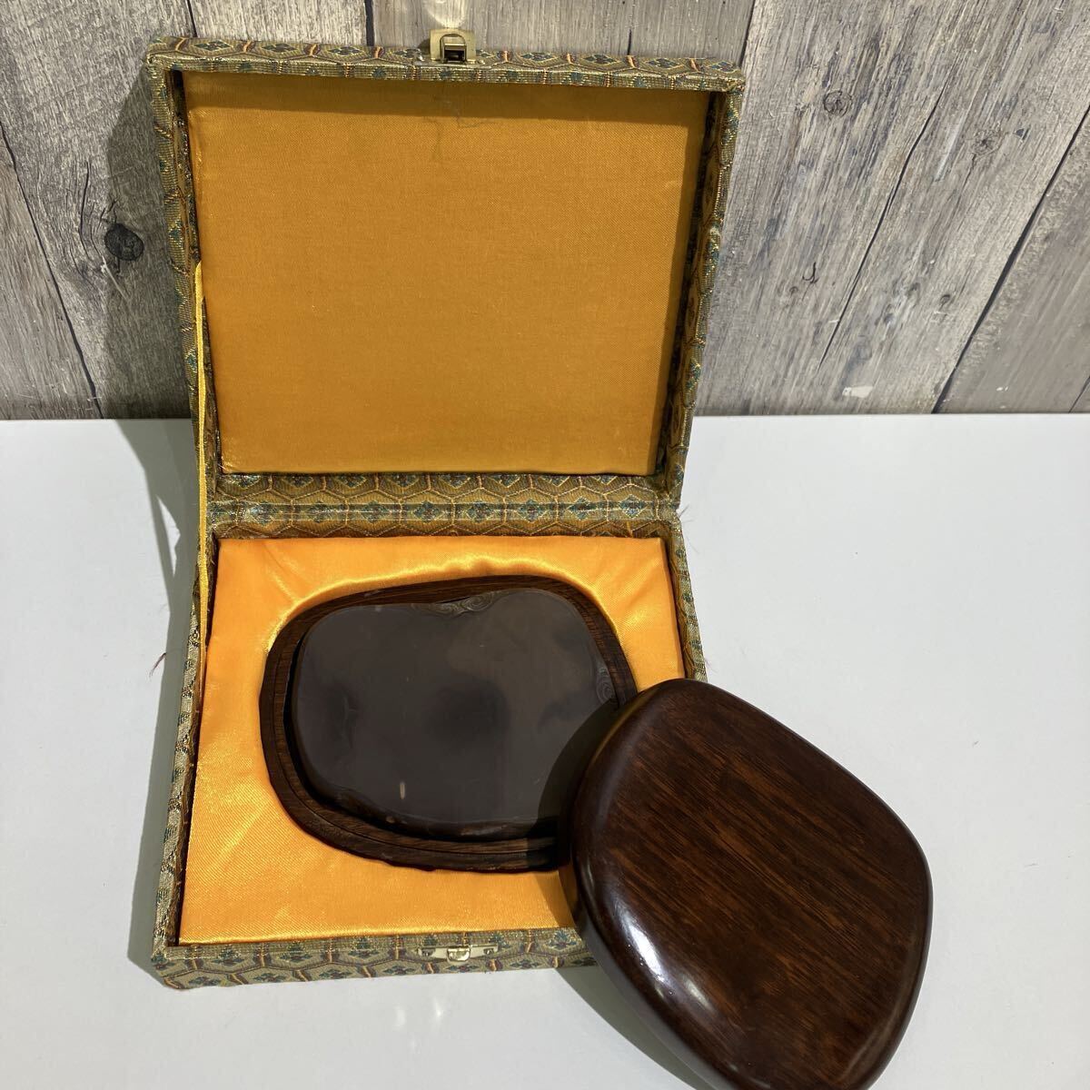 10439 書道具 中国美術 中国硯 すずり 骨董品 専用箱付き すずりサイズ(10x12cm) 古硯拍卖