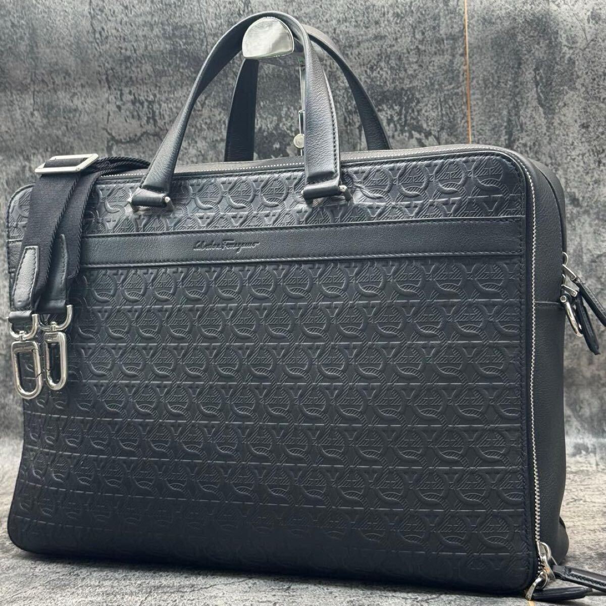 現行 極美品■Salvatore Ferragamo フェラガモ ガンチーニ 総ロゴ ビジネスバッグ 2室 2way 大容量 斜め掛け ショルダー メンズ A4 レザー拍卖