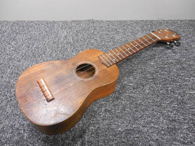 ウクレレ・ビンテージ・メーカー、詳細不明・すごく響き良し、コア材?・全長53.5㎝拍卖