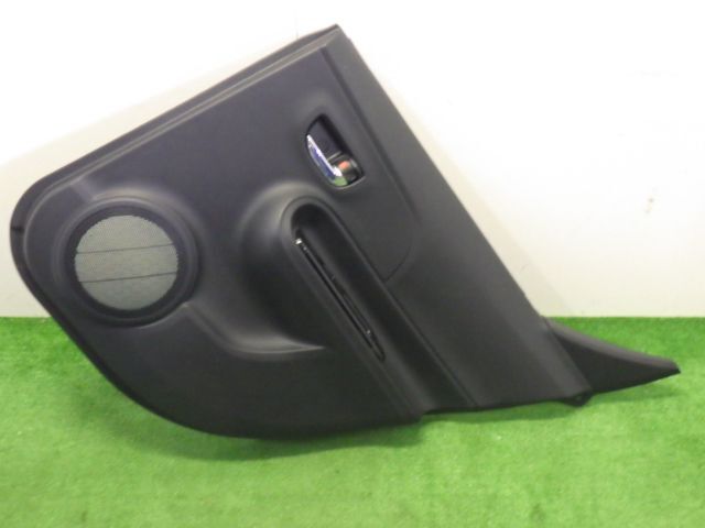 ★アクア DAA-NHP10 G GS FF24★リア 右 ドア トリム 純正 中古 67613-X1V13拍卖