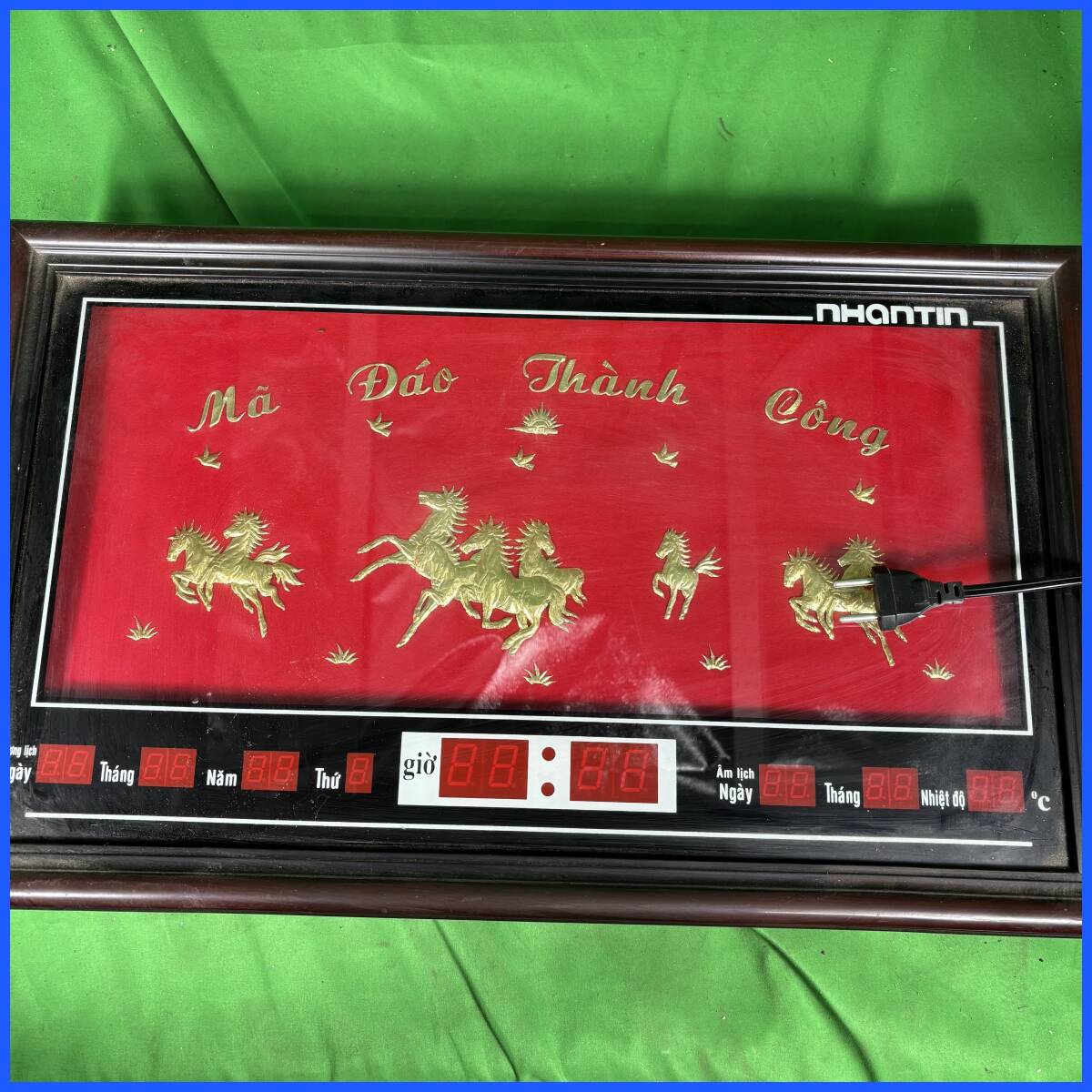 デジタル時計 M o Thnh Cng マー ダオ タン コン 成功がすぐに訪れる 幸運が訪れる ベトナム語 コンセント変換機要 動作未確認拍卖