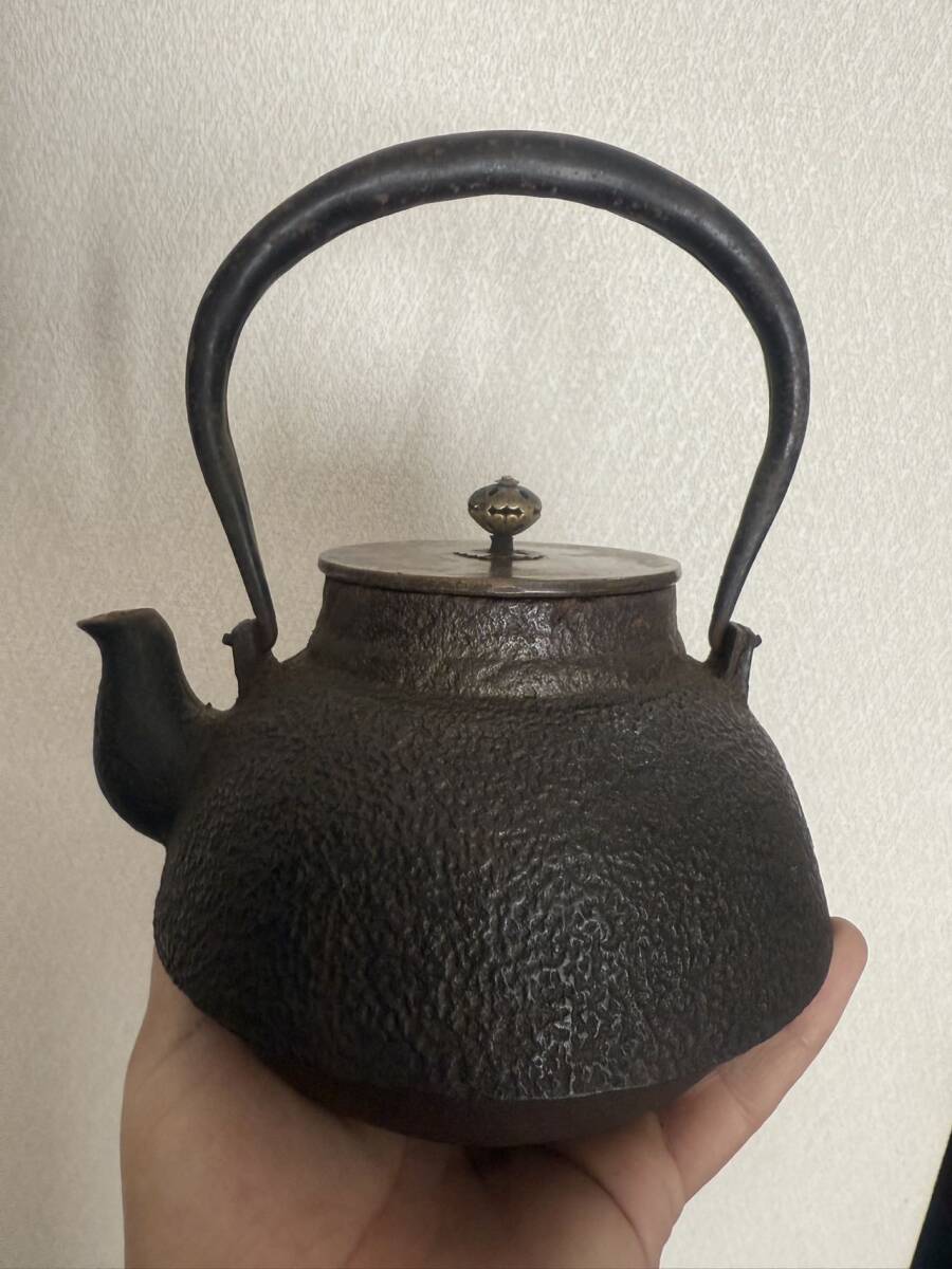 【正】明治時代 龍文堂造 小振り古鉄瓶 満水約800ml 高さ約19cm 横約16cm 水漏れなし拍卖