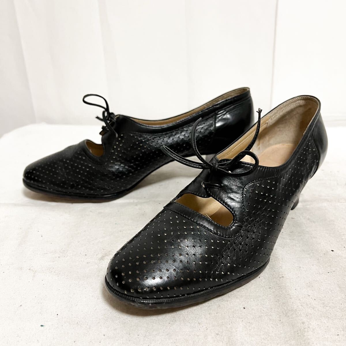 和865★ GINZA yoshinoya 銀座ヨシノヤ レザー パンプス ヒール パンチング シューズ ブラック レディース拍卖