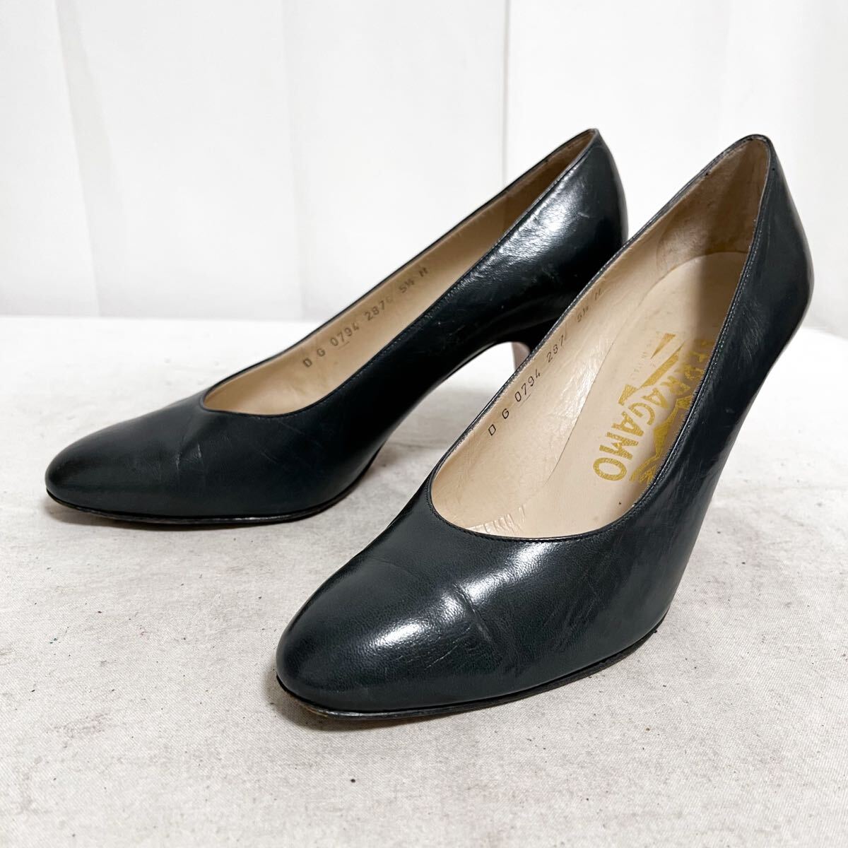 和866★ Salvatore Ferragamo サルヴァトーレフェラガモ レザー パンプス ヒール シューズ 5.5 M ライトブラック レディース拍卖