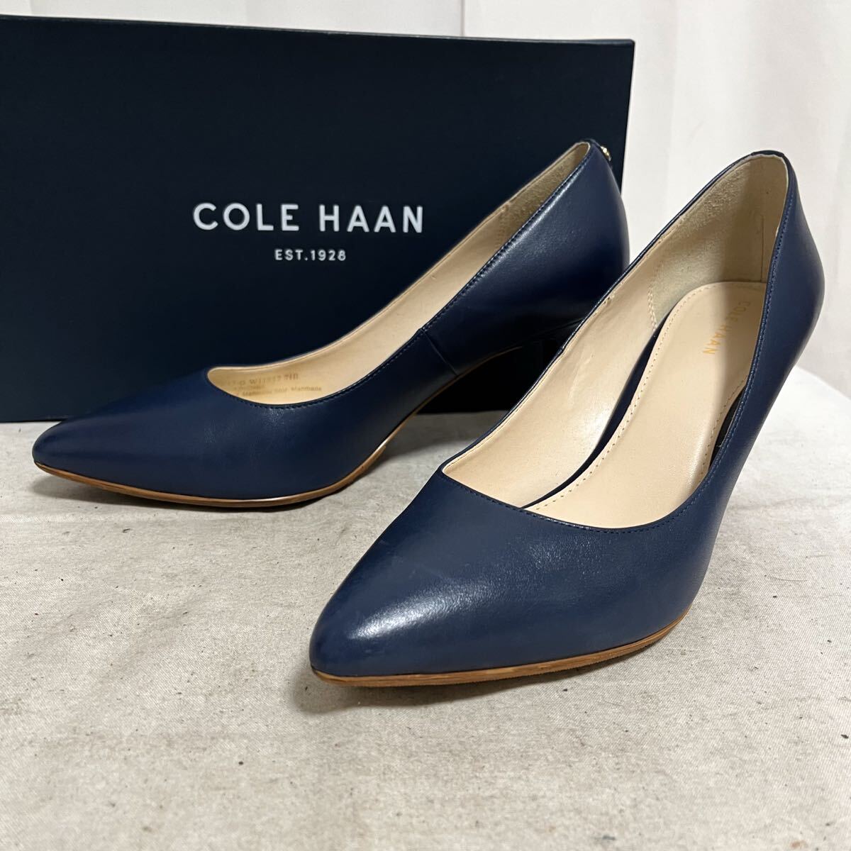 和869★ 箱付き COLE HAAN コールハーン レザー パンプス ヒール シューズ 7.5 B ネイビー レディース拍卖