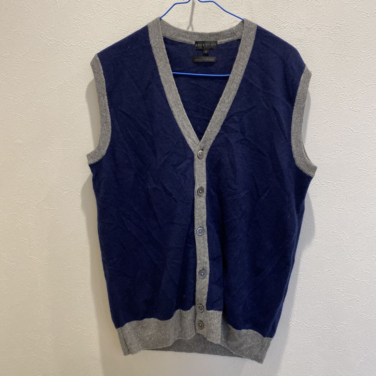 カシミヤ100% HILTON ヒルトン ニットベスト セーター ネイビーグレー M す91拍卖