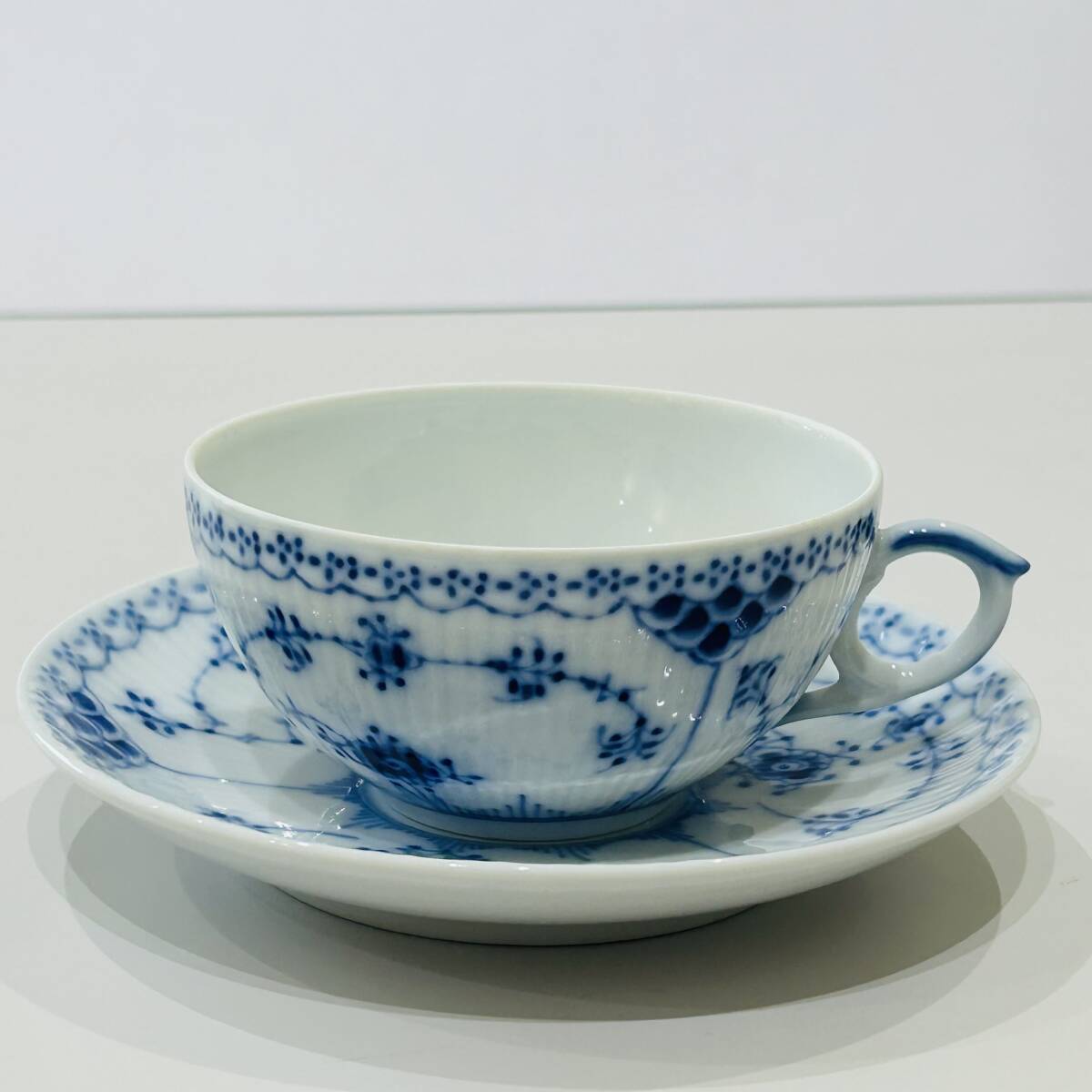 ロイヤルコペンハーゲン 『ブルーフルーテッド ハーフレース 』カップ&ソーサー NC2380 検i拍卖