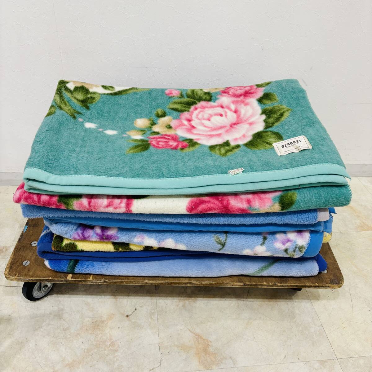 養生 毛布 5枚 セット まとめ売り 引越し用 梱包 保護材 緩衝材 業務用 中古毛布 リメイク 大工 DIY 日用品 敷物 QA2420M拍卖