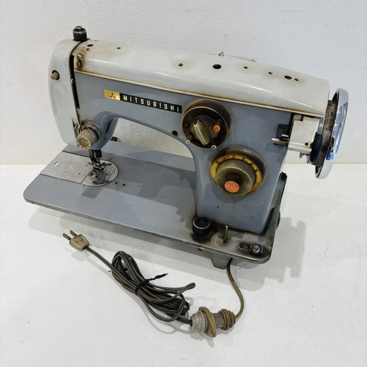 三菱 MITSUBISHI ミシン 手芸 裁縫 手芸品 ハンドクラフト レトロ 当時物 通電のみ ジャンク NC2420M拍卖