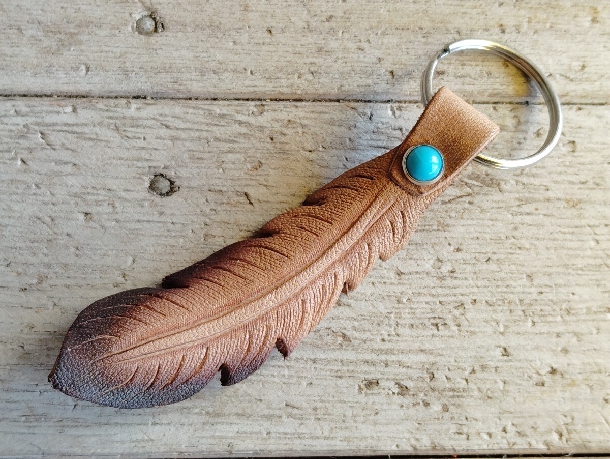 サドルレザーフェザーキーホルダー キーリング ターコイズ チャーム 引手 ハーレー アメカジ 雑貨拍卖