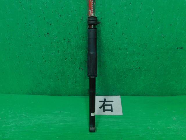 フィット DBA-GE6 右Rショックアブソーバー L Fパッケージ L13A NH700M 52610-TF0-J03拍卖