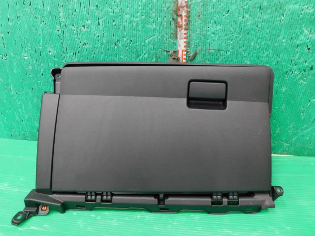 プリウス 6AA-ZVW60 グローブBOX X 2ZR-FXE 040 55550-47160-C0 55303-47130-C0拍卖